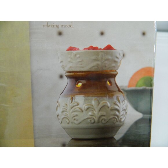 Illumination Fragrance Warmer Fleur De Lis Design With Cranberry Spice Wax Melts - Picture 5 of 12